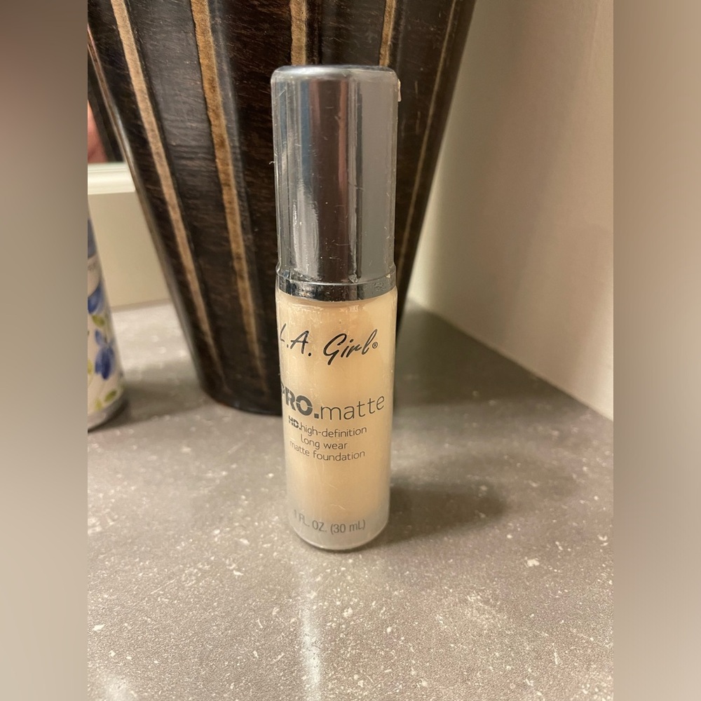 L.A Girl pro matte foundation, natural